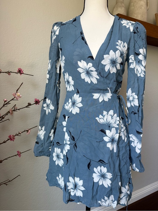 Reformation Dresses & Skirts - Reformation Floral Wrap Mini Dress in Slate Blue